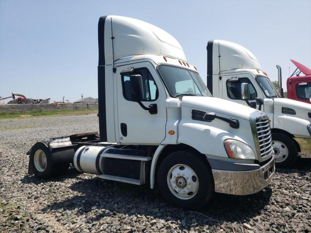 50416423 :رقم المزاد ، 1FUBGAD42GLHD9913 vin ، 2016 Freightliner Cascadia 113 مزاد بيع