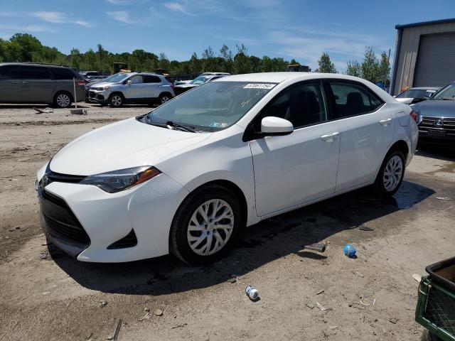 57061754 :رقم المزاد ، 5YFBURHE1JP805899 vin ، 2018 Toyota Corolla L مزاد بيع