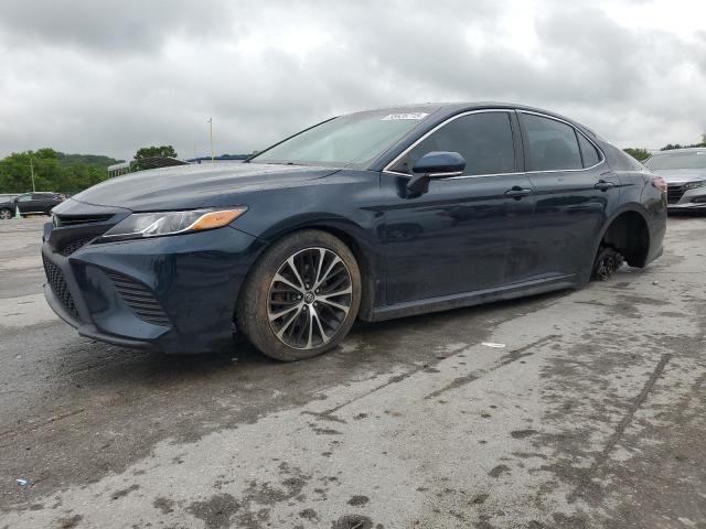 58247375 :رقم المزاد ، 4T1B11HK4JU645547 vin ، 2018 Toyota Camry مزاد بيع