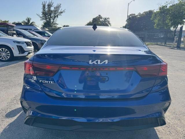 57675865 :رقم المزاد ، 3KPF24AD4NE464503 vin ، 2022 Kia Forte Fe مزاد بيع