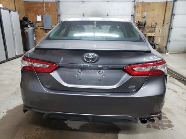 57490725 :رقم المزاد ، 4T1B11HKXJU081662 vin ، 2018 Toyota Camry L مزاد بيع