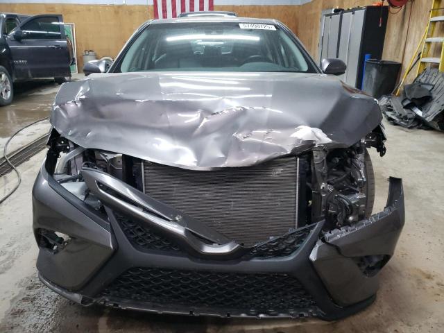 57490725 :رقم المزاد ، 4T1B11HKXJU081662 vin ، 2018 Toyota Camry L مزاد بيع