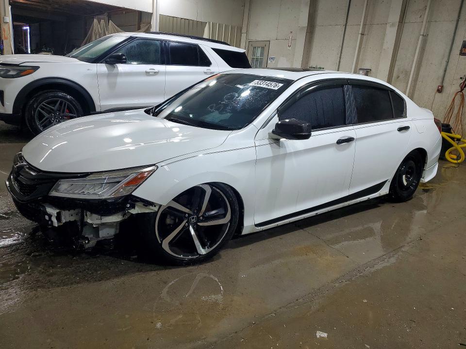 53314576 :رقم المزاد ، 1HGCR3F92HA000373 vin ، 2017 Honda Accord مزاد بيع