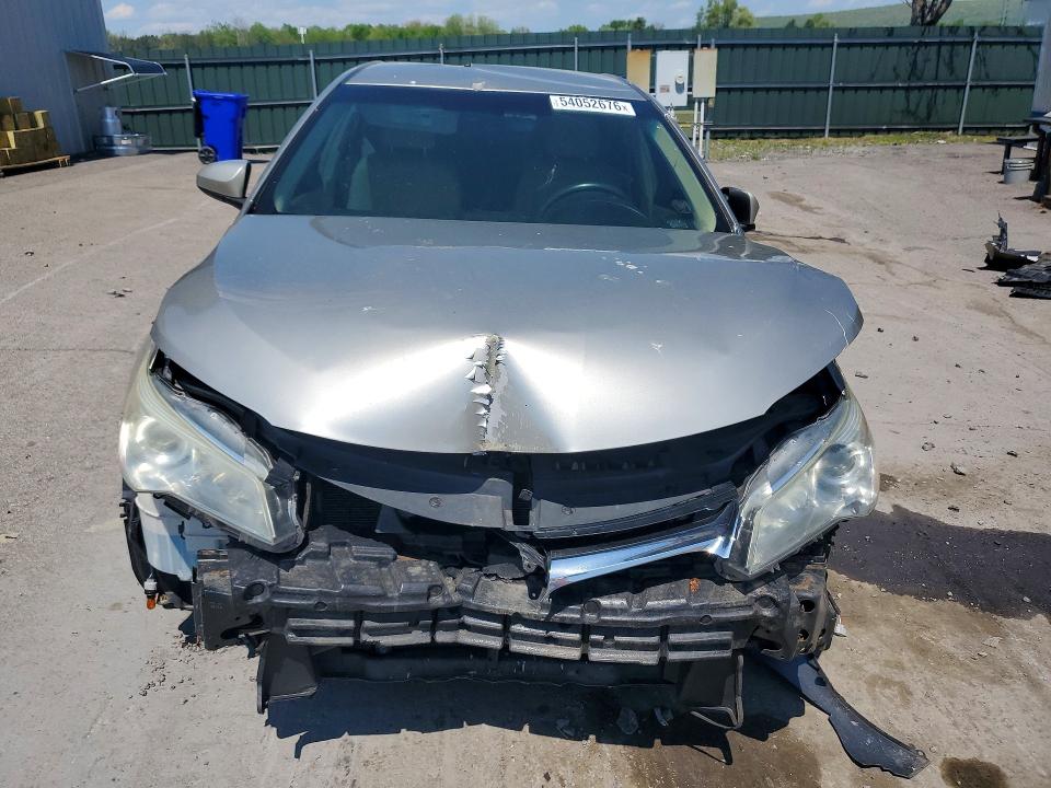 54052676 :رقم المزاد ، 4T1BF1FKXFU110573 vin ، 2015 Toyota Camry مزاد بيع