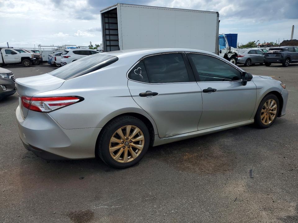52378506 :رقم المزاد ، 4T1B11HKXJU553777 vin ، 2018 Toyota Camry مزاد بيع