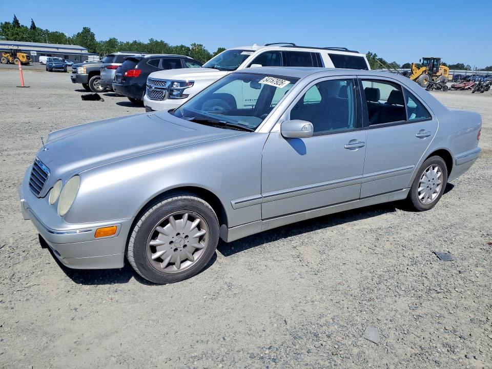 54157926 :رقم المزاد ، WDBJF82J82X072838 vin ، 2002 Mercedes-benz E مزاد بيع