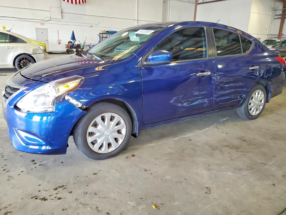 53433086 :رقم المزاد ، 3N1CN7AP1JL883598 vin ، 2018 Nissan Versa مزاد بيع