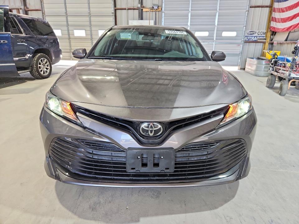 53564106 :رقم المزاد ، 4T1C11AK8LU932648 vin ، 2020 Toyota Camry مزاد بيع