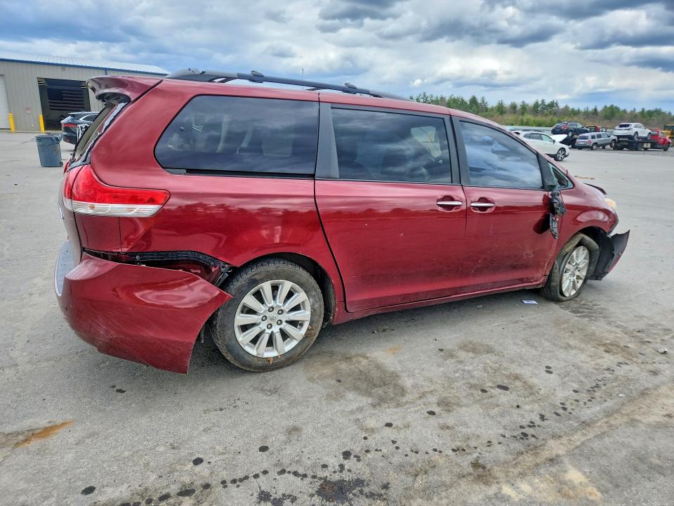 52883686 :رقم المزاد ، 5TDDK3DC0BS002008 vin ، 2011 Toyota Sienna مزاد بيع
