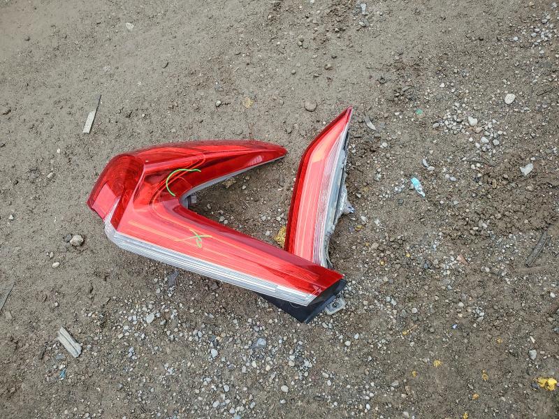 53189306 :رقم المزاد ، 2HKRW2H58JH133420 vin ، 2018 Honda Cr-v مزاد بيع