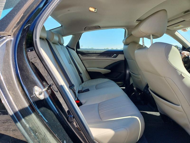 52557386 :رقم المزاد ، 1HGCV1F96JA032913 vin ، 2018 Honda Accord مزاد بيع