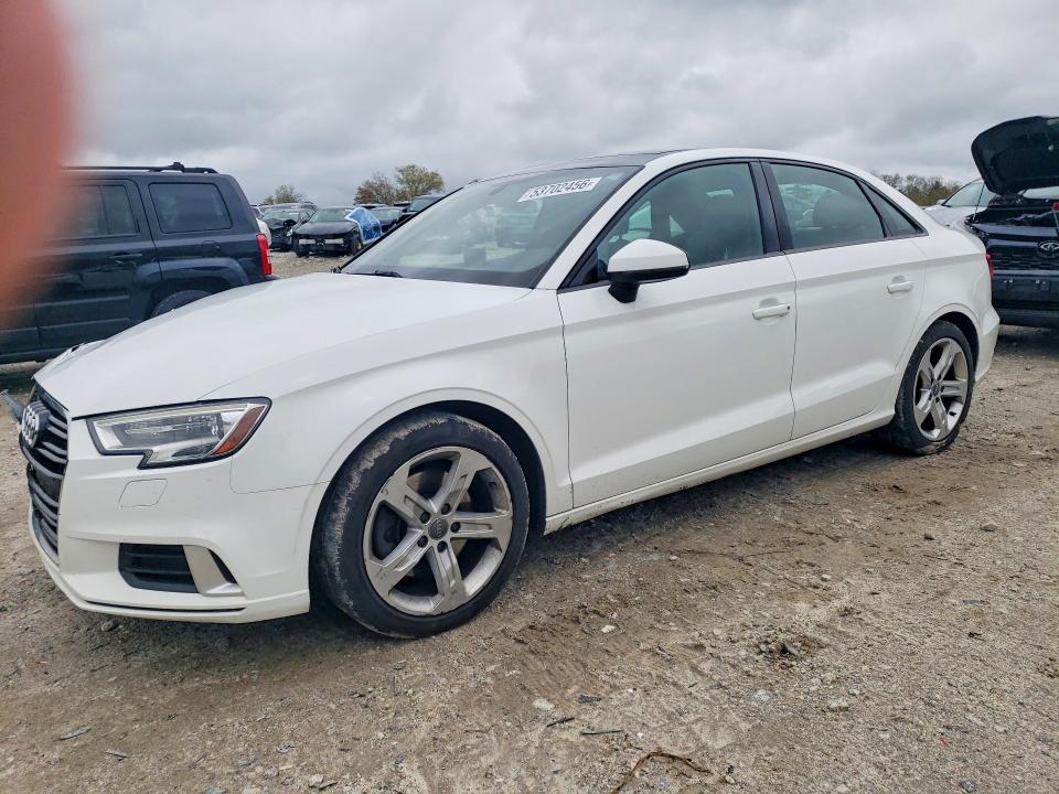 Продаж на аукціоні авто 2017 Audi A3, vin: WAUB8GFF1H1072642, номер лоту: 53702456