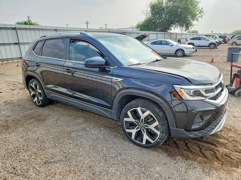 Продажа на аукционе авто 2022 Volkswagen Taos, vin: 3VV2X7B2XNM073670, номер лота: 52610616
