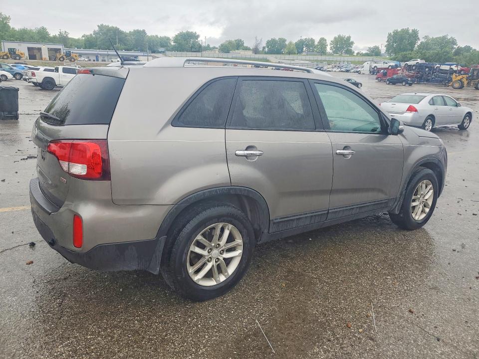 Продажа на аукционе авто 2015 Kia Sorento, vin: 5XYKT4A7XFG557598, номер лота: 52246326