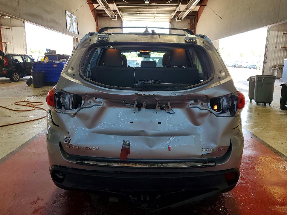 Продаж на аукціоні авто 2018 Toyota Highlander, vin: 5TDJZRFH4JS530840, номер лоту: 53606355