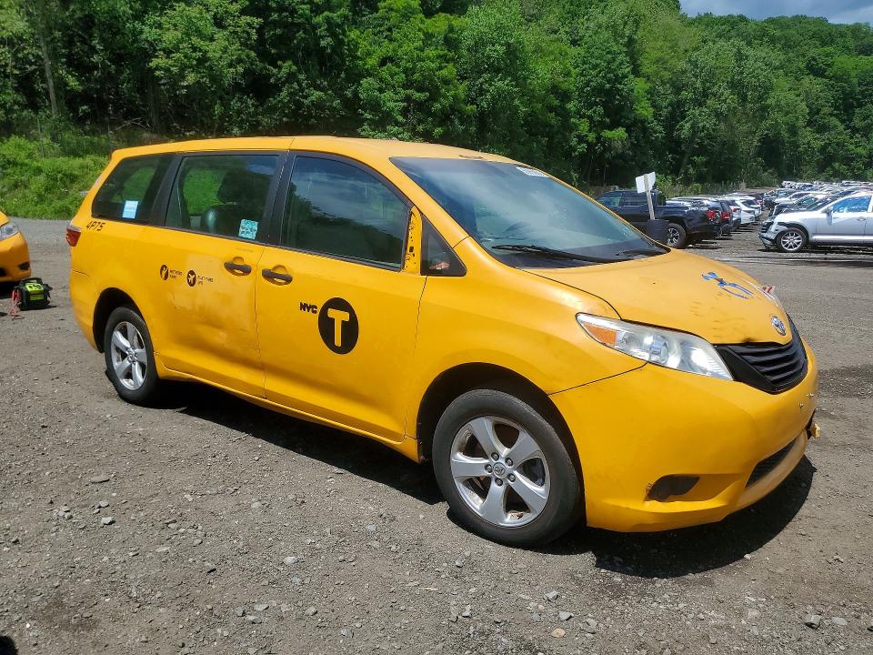 55365836 :رقم المزاد ، 5TDZZ3DC6HS875823 vin ، 2017 Toyota Sienna مزاد بيع