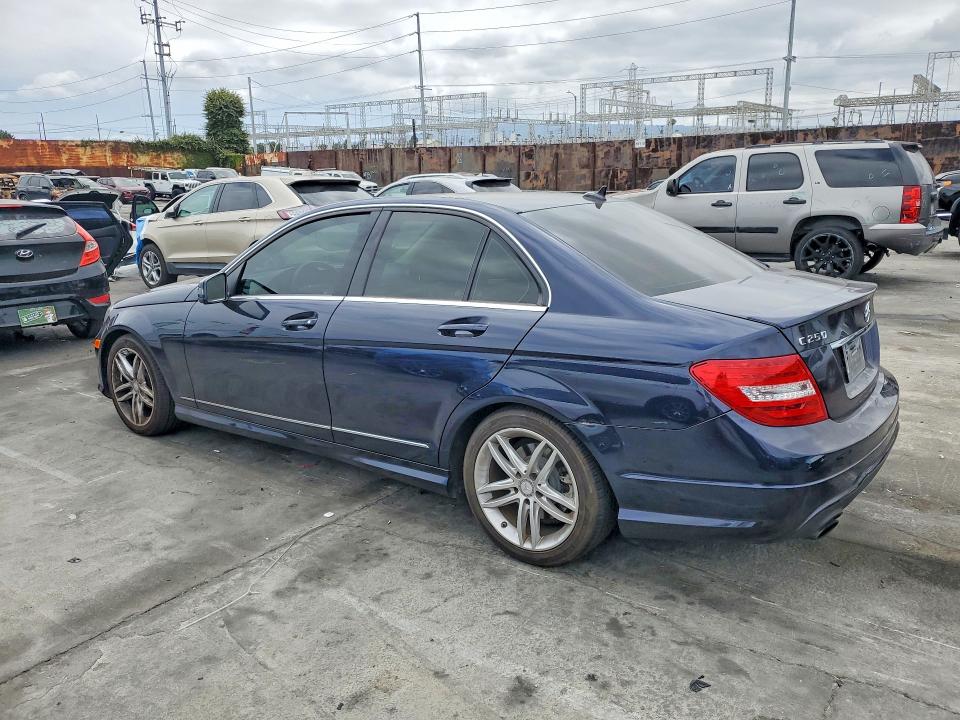 Продаж на аукціоні авто 2013 Mercedes-benz C, vin: WDDGF4HB5DR265417, номер лоту: 53662556