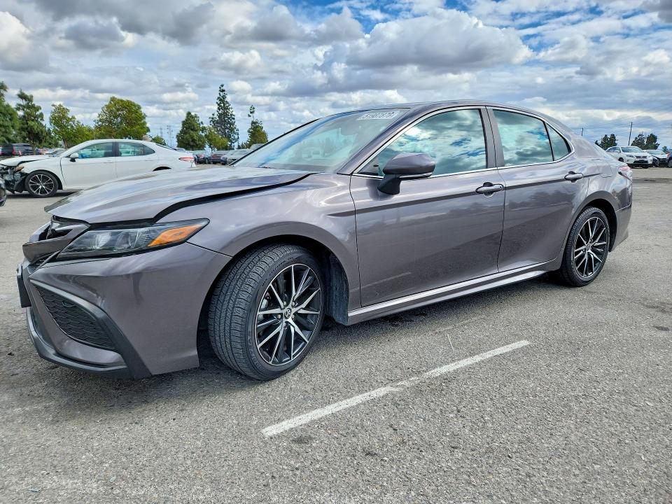 51987876 :رقم المزاد ، 4T1T11AKXPU166864 vin ، 2023 Toyota Camry مزاد بيع