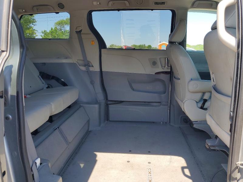 51244106 :رقم المزاد ، 5TDYK3DCXBS104773 vin ، 2011 Toyota Sienna مزاد بيع
