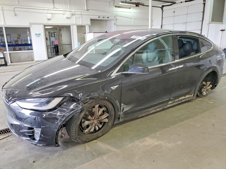 53841366 :رقم المزاد ، 5YJXCBE20GF008395 vin ، 2016 Tesla Model X مزاد بيع