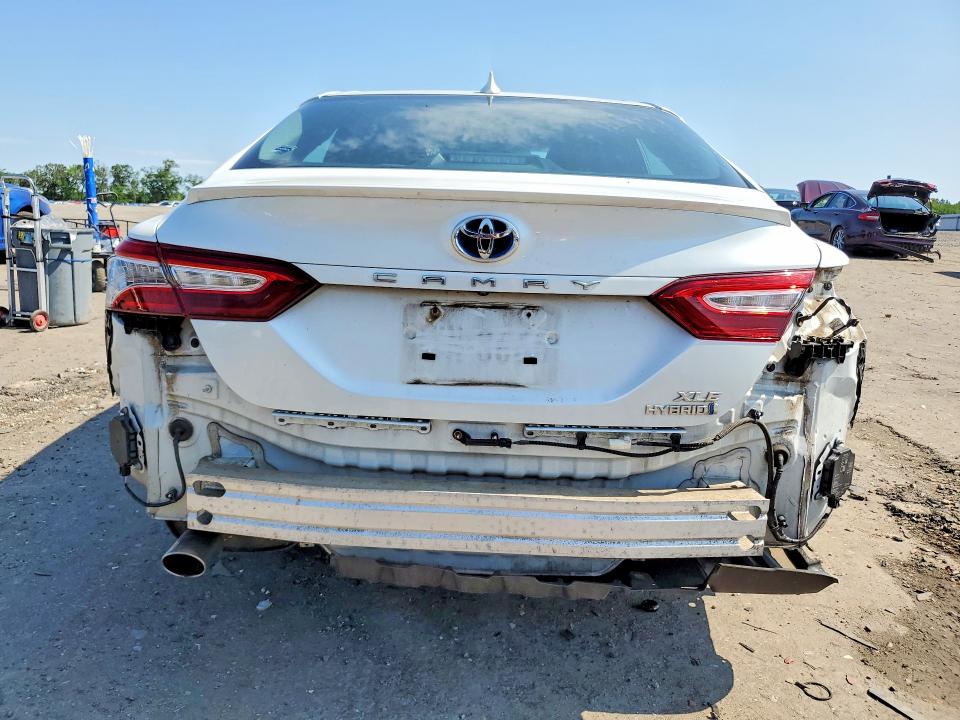 2018 Toyota Camry Hybrid მანქანა იყიდება აუქციონზე, vin: 4T1B21HK9JU005136, აუქციონის ნომერი: 54789396
