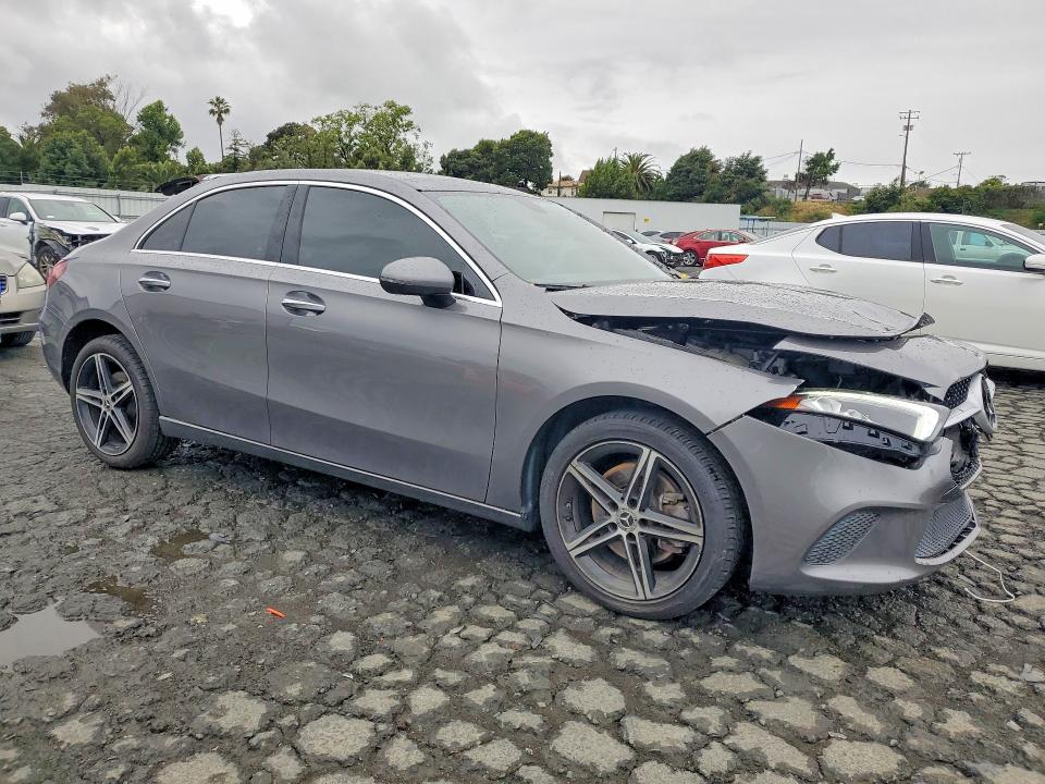 52423106 :رقم المزاد ، W1K3G4EB9MJ316237 vin ، 2021 Mercedes-benz A مزاد بيع