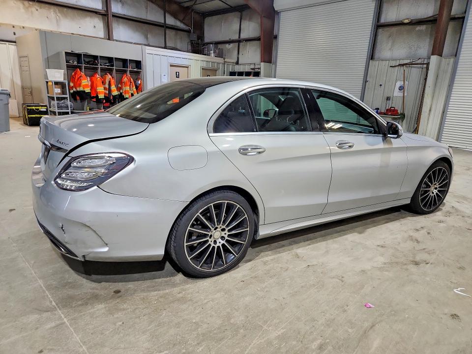 50997806 :رقم المزاد ، 55SWF4KB9FU020108 vin ، 2015 Mercedes-benz C مزاد بيع