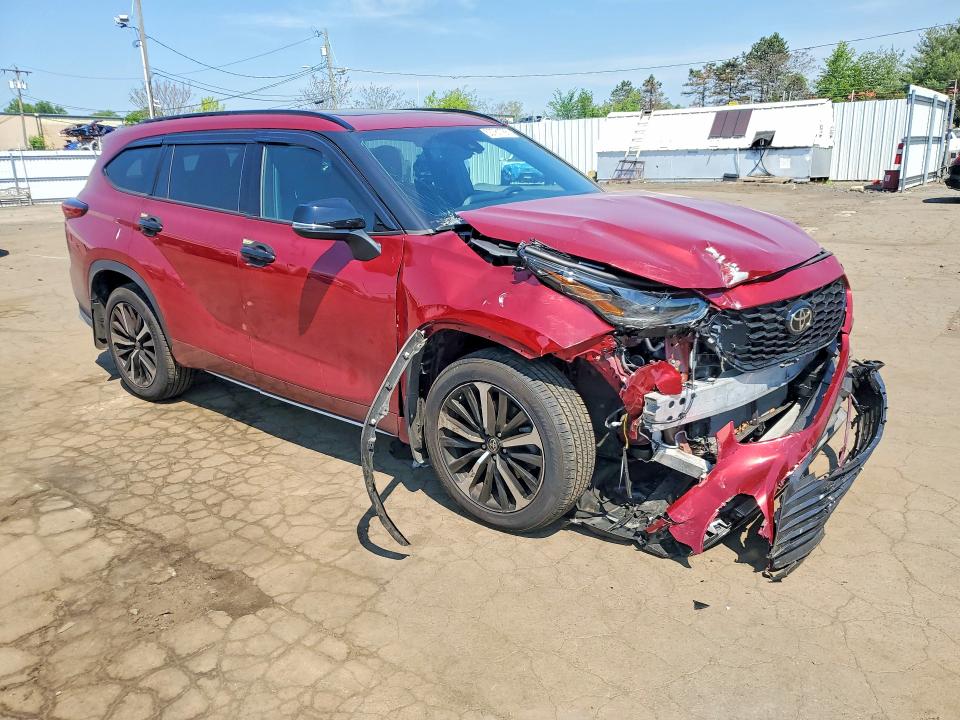 53781786 :رقم المزاد ، 5TDLZRBHXNS215898 vin ، 2022 Toyota Highlander مزاد بيع