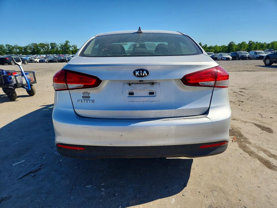 55529966 :رقم المزاد ، 3KPFK4A79JE270778 vin ، 2018 Kia Forte مزاد بيع