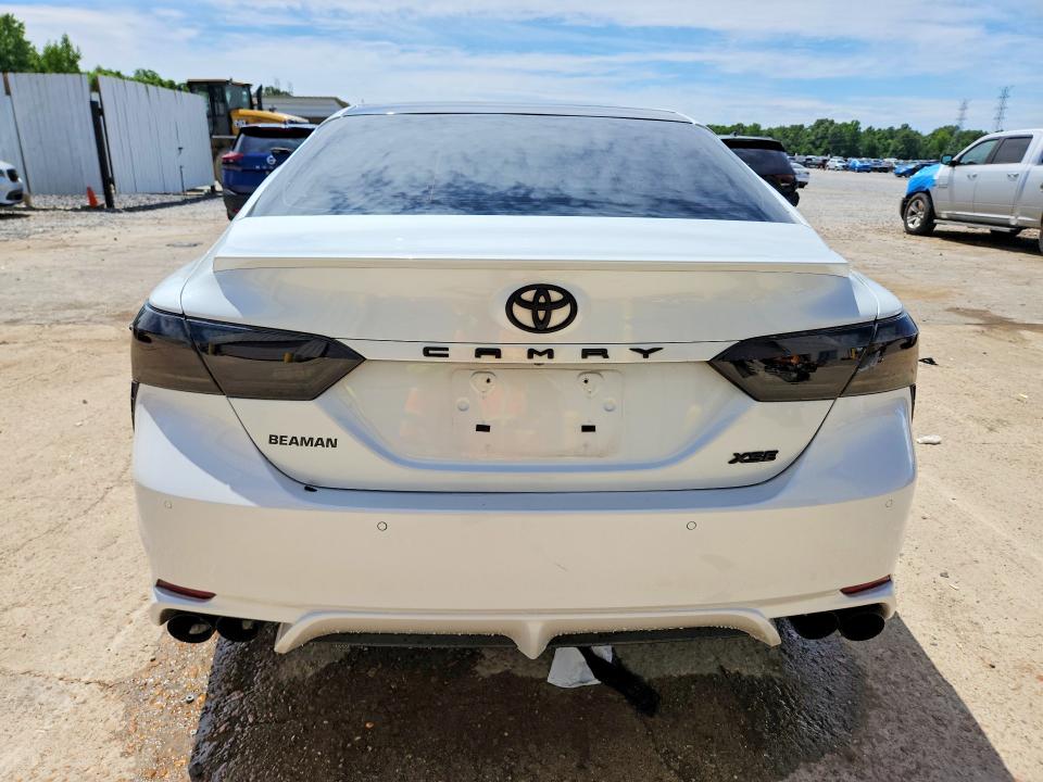 52331046 :رقم المزاد ، 4T1B61HKXJU084028 vin ، 2018 Toyota Camry مزاد بيع