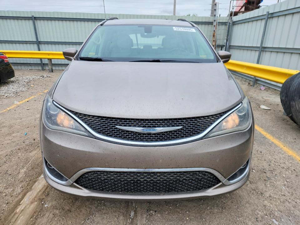 52516606 :رقم المزاد ، 2C4RC1BG2HR535928 vin ، 2017 Chrysler Pacifica مزاد بيع