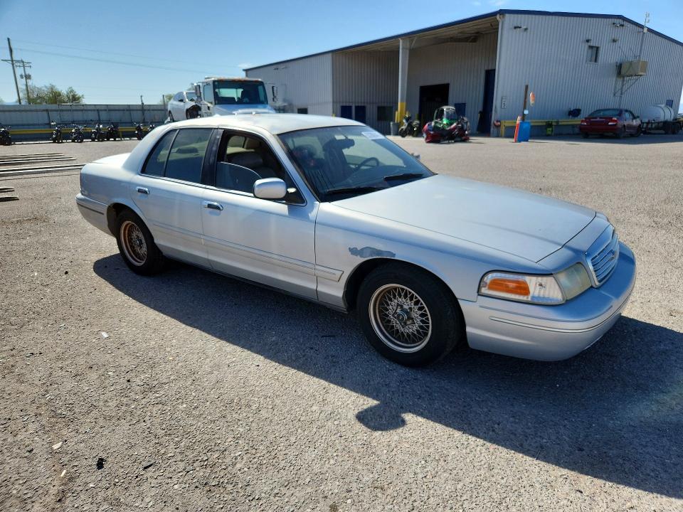 53280046 :رقم المزاد ، 2FAFP74W0YX214325 vin ، 2000 Ford Crown Victoria مزاد بيع