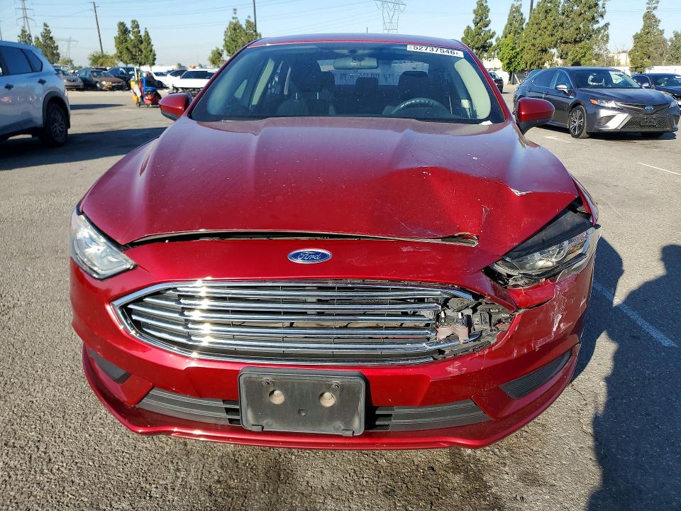 52737546 :رقم المزاد ، 3FA6P0HD7JR186026 vin ، 2018 Ford Fusion مزاد بيع