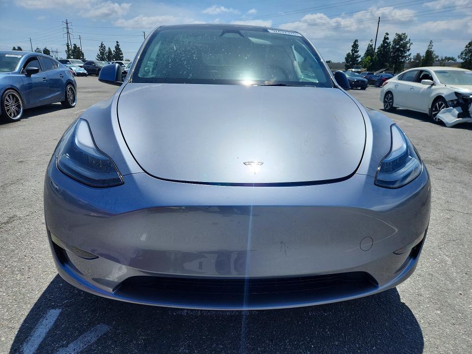 52432376 :رقم المزاد ، 7SAYGDED7SF313233 vin ، 2025 Tesla Model Y مزاد بيع
