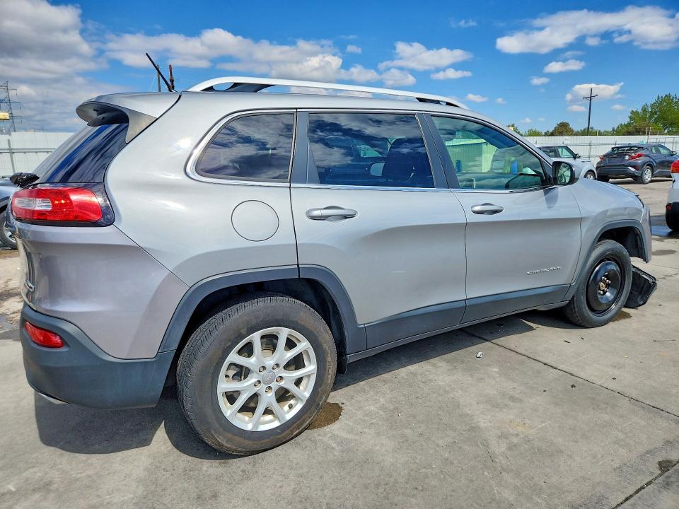 52091146 :رقم المزاد ، 1C4PJMCS0HW609002 vin ، 2017 Jeep Cherokee مزاد بيع