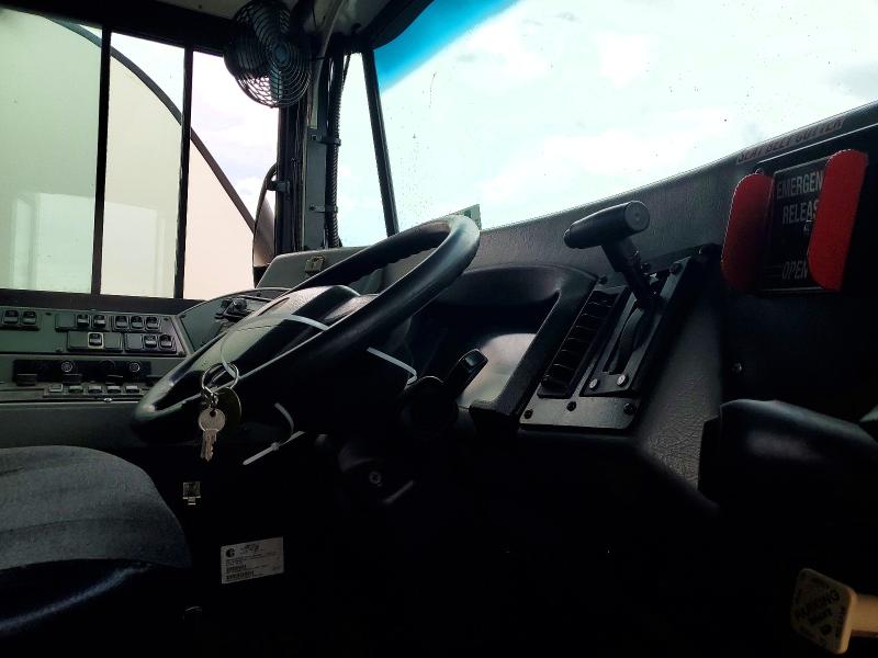 2009 Blub School Bus მანქანა იყიდება აუქციონზე, vin: 1BAKGCPA09F266952, აუქციონის ნომერი: 54726456