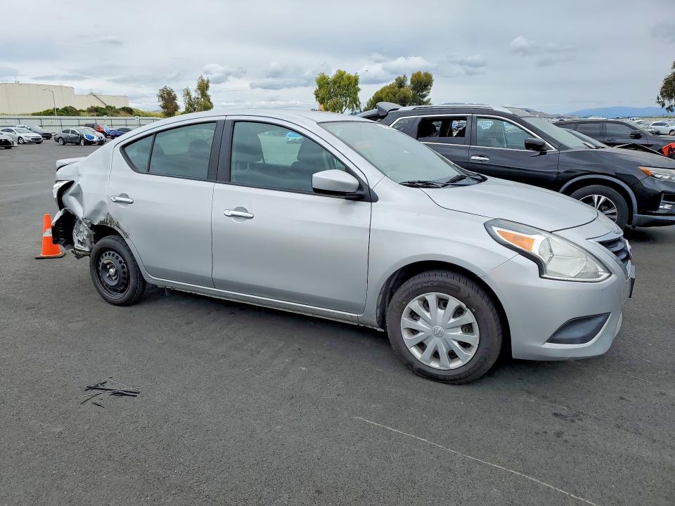 52419036 :رقم المزاد ، 3N1CN7AP1KL840915 vin ، 2019 Nissan Versa مزاد بيع