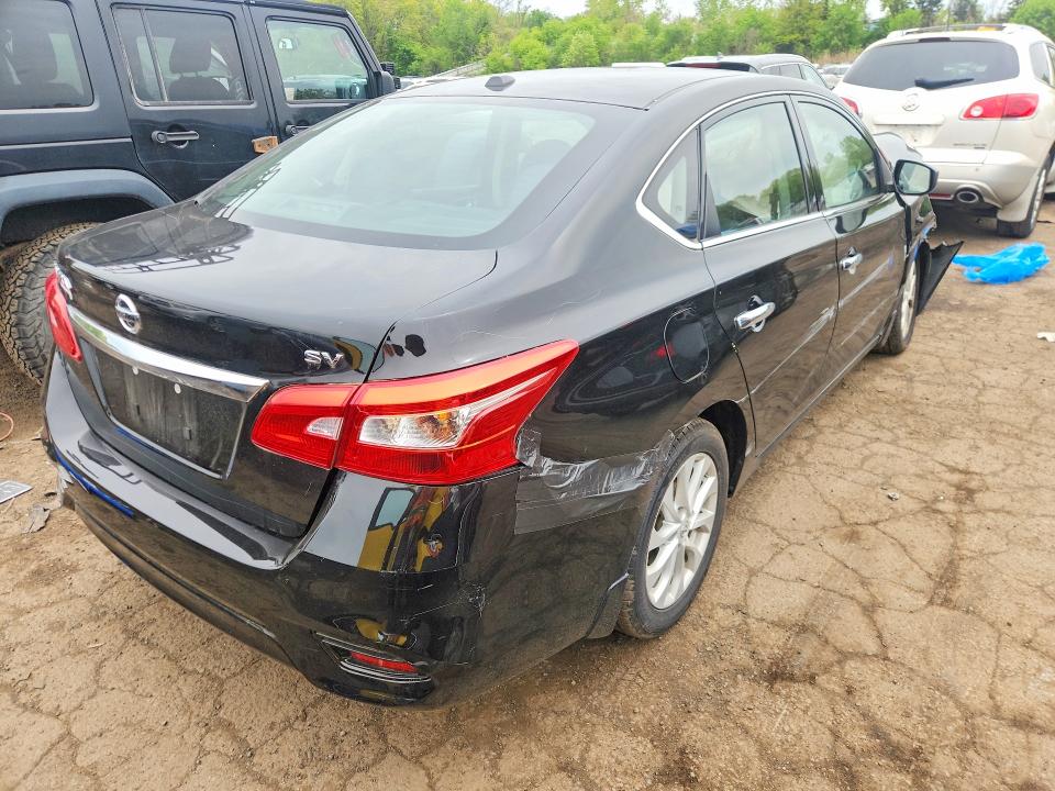 53233366 :رقم المزاد ، 3N1AB7AP1JY321896 vin ، 2018 Nissan Sentra مزاد بيع