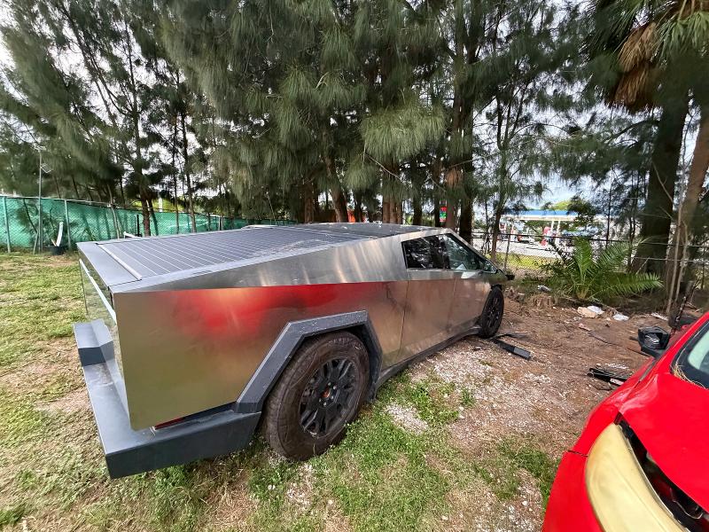 54540336 :رقم المزاد ، 7G2CEHED5RA012985 vin ، 2024 Tesla Cybertruck مزاد بيع