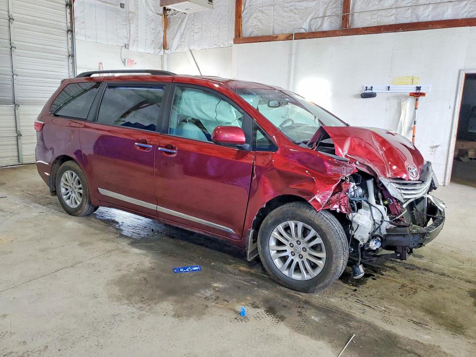 2017 Toyota Sienna მანქანა იყიდება აუქციონზე, vin: 5TDYZ3DC4HS821142, აუქციონის ნომერი: 52710176