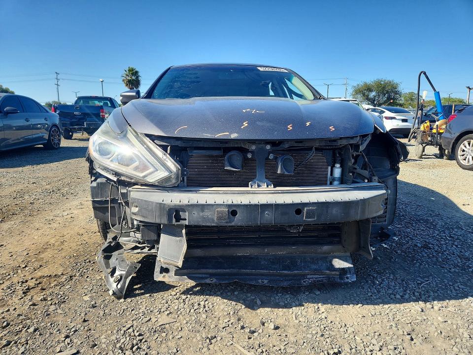 52258286 :رقم المزاد ، 1N4AL3AP1JC240012 vin ، 2018 Nissan Altima مزاد بيع