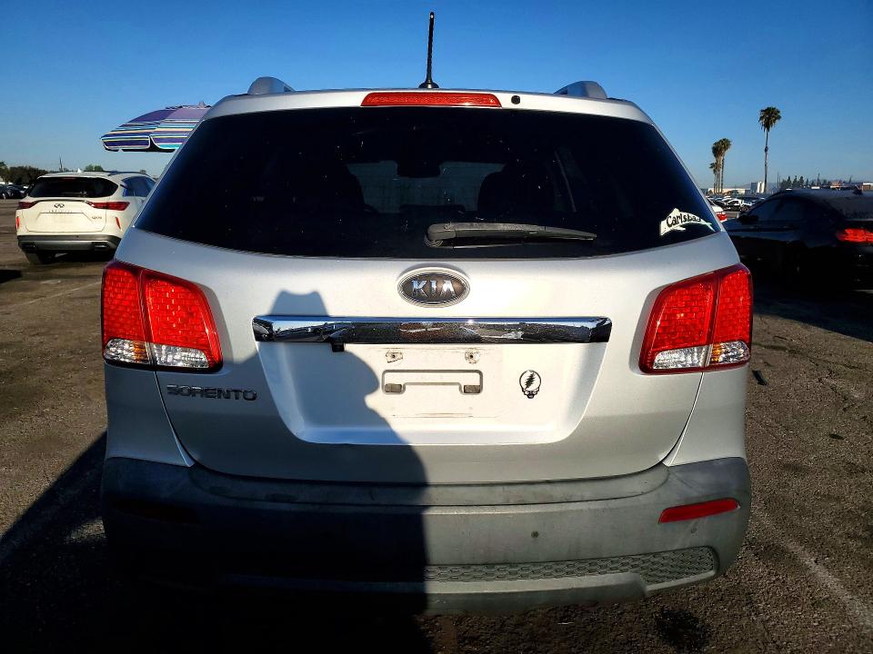 2011 Kia Sorento მანქანა იყიდება აუქციონზე, vin: 5XYKT3A1XBG051320, აუქციონის ნომერი: 54171676