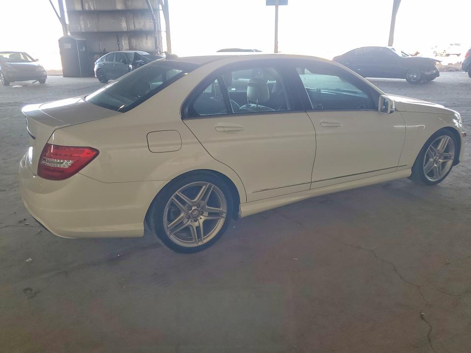 Продажа на аукционе авто 2013 Mercedes-benz C, vin: WDDGF4HB5DR271380, номер лота: 52100276