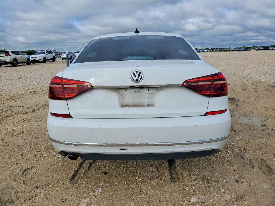 Продажа на аукционе авто 2017 Volkswagen Passat, vin: 1VWBT7A35HC062406, номер лота: 53123176