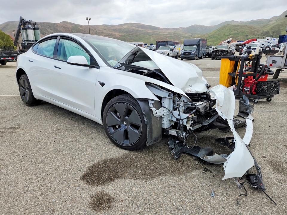 52960806 :رقم المزاد ، 5YJ3E1EA3PF586811 vin ، 2023 Tesla Model 3 مزاد بيع