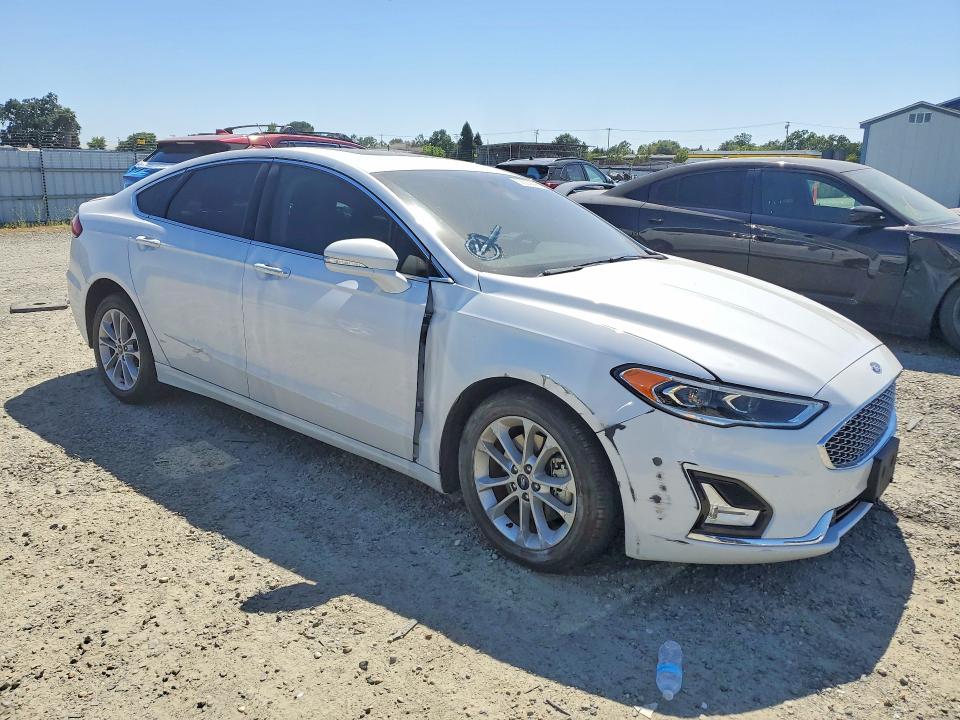 53623806 :رقم المزاد ، 3FA6P0SU3LR254043 vin ، 2020 Ford Fusion مزاد بيع