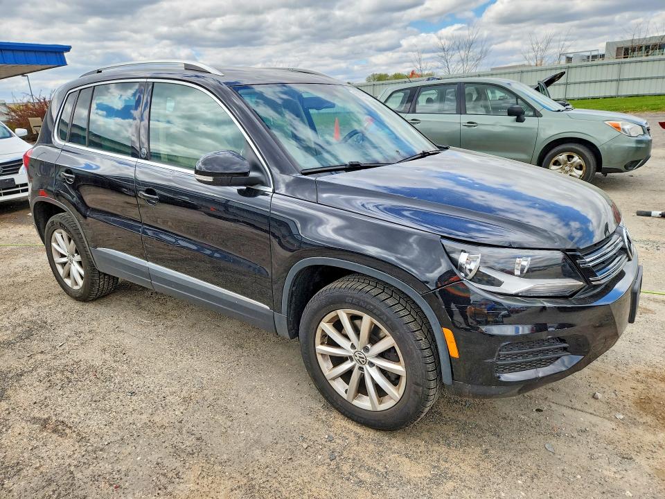 51496716 :رقم المزاد ، WVGSV7AX0HK010554 vin ، 2017 Volkswagen Tiguan مزاد بيع