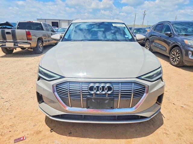 53477316 :رقم المزاد ، WA1VABGE5KB022870 vin ، 2019 Audi E-tron مزاد بيع