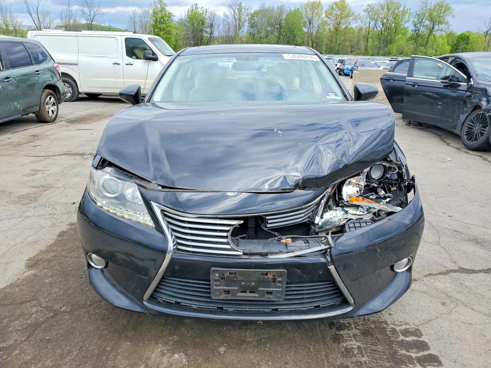 53048836 :رقم المزاد ، JTHBK1GG8D2070916 vin ، 2013 Lexus Es مزاد بيع