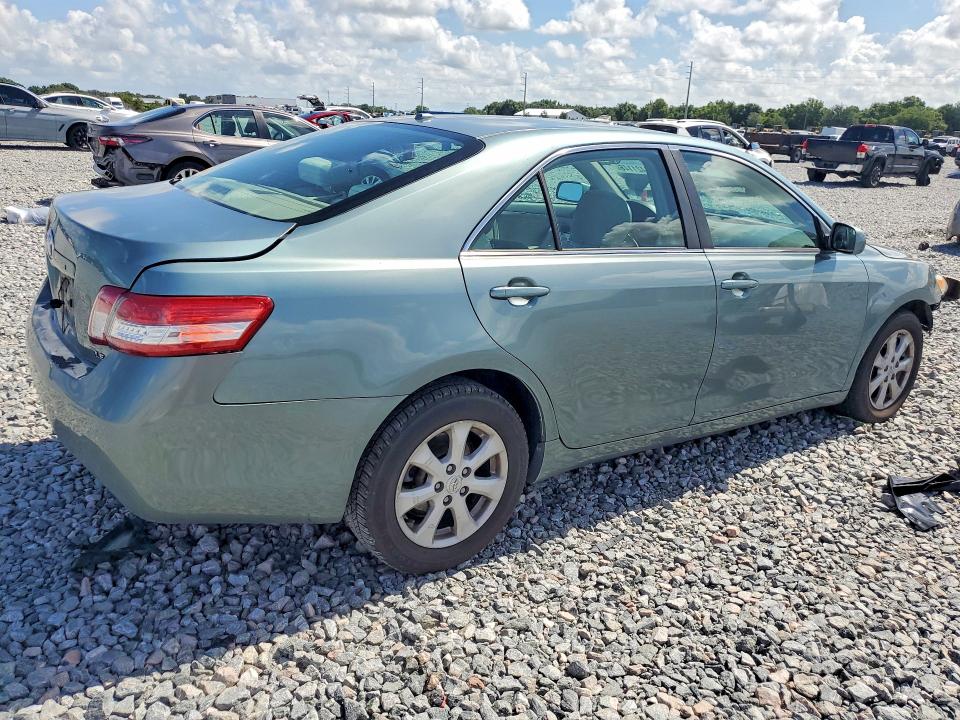 53421146 :رقم المزاد ، 4T1BF3EKXBU752802 vin ، 2011 Toyota Camry مزاد بيع